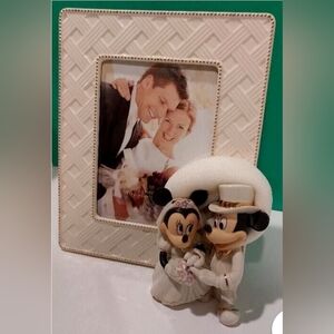 Lenox Cream Woven 5x7 Frame with Mickey and Minnie Figurines